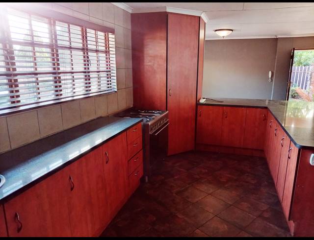 3 BEDROOM HOUSE TO LET IN SUIDHEUWEL